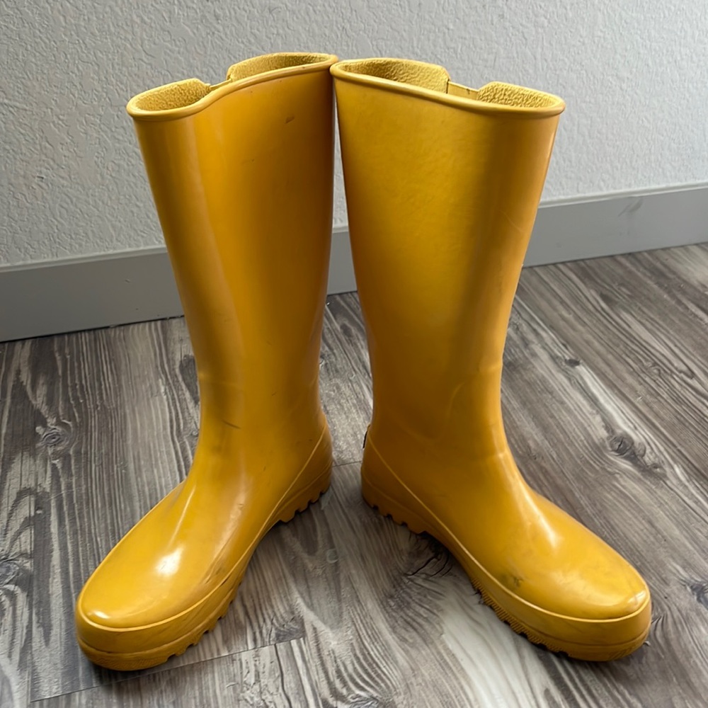 Sperry tall rubber yellow rain boots